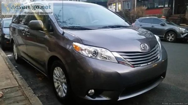 2013 Toyota Sienna XLE -- 8 Passenger --  62K Miles  15995