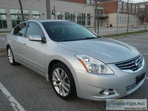 2010 Nissan Altima 2.5SL Leather Sunroof Excellent Condition