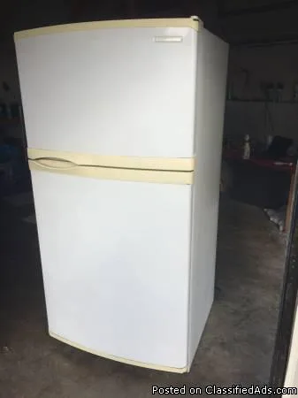 KitchenAid 22cf fridge runs great