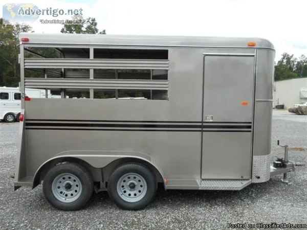 2017 Bee Durango 2 Horse Slant Load Bumper Pull trailer