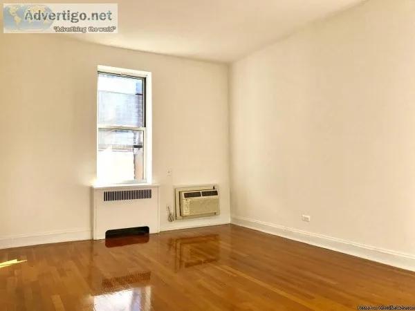 2695 - Studio Apartment in Hell s Kitchen