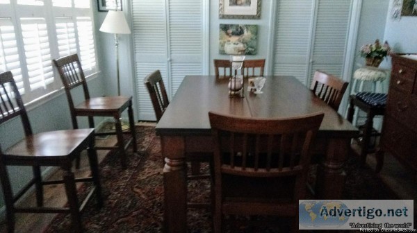 Dinning room table with 8 chairs