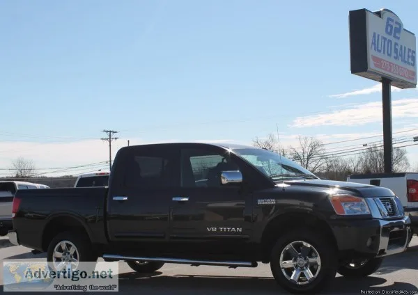 2015 Nissan Titan SV Crewcab 4x4 1 owner Southern truck 10825