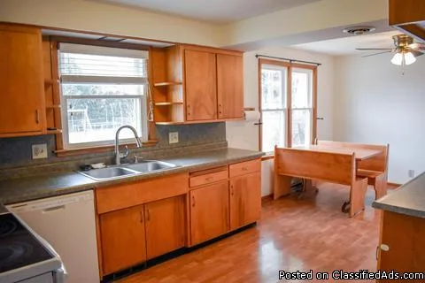  STUNNING  4 bd 2 br counter top and walk-in closet