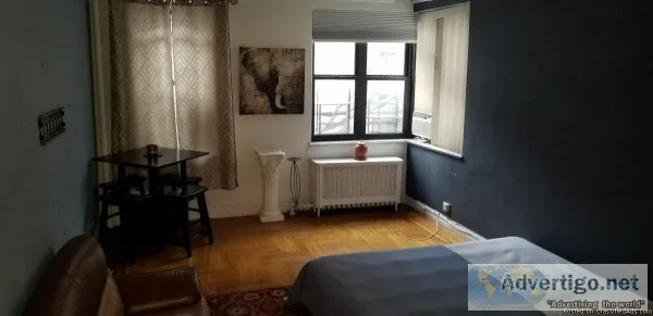 SUPER SPACIOUS XL SUNNY STUDIO UP TOWN MANHATTAN