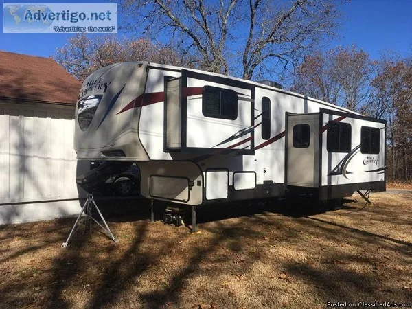 By Owner 2015 34 ft. Crossroads Hill Country w3 slides