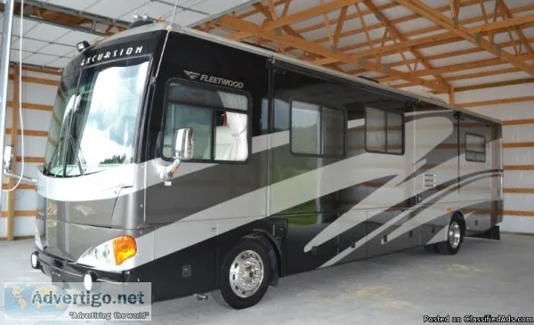 2005 Fleetwood Revolution 30.000