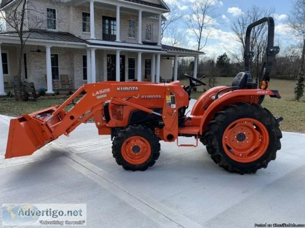 2014 Kubota L3301 tractor WLoader and Mower 3800