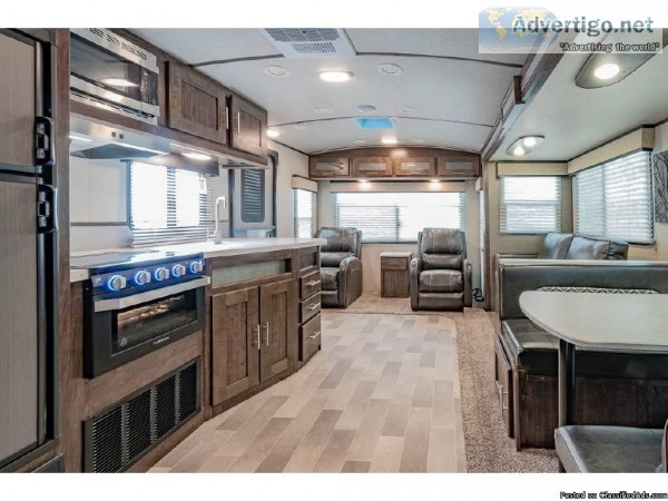 2019 Cruiser Radiance Ultra Lite 25RL  KING BED