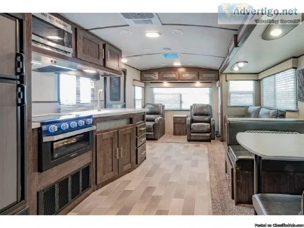2019 Cruiser Radiance Ultra Lite 25RL  KING BED