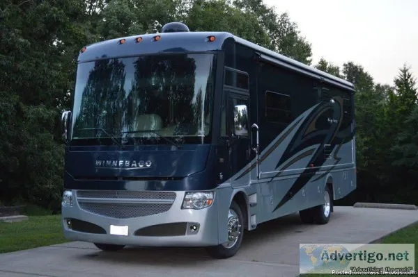 2014 Winnebago Adventurer 32H