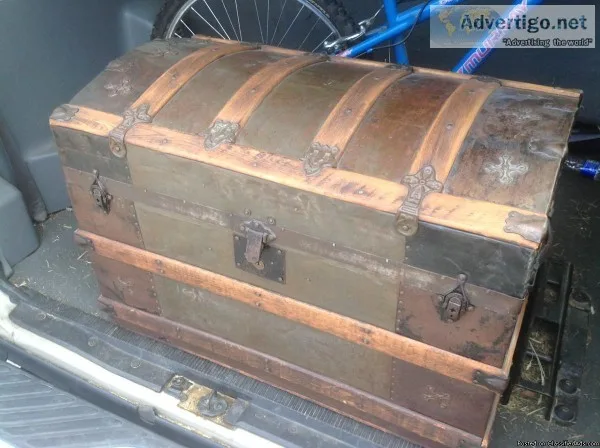 Antique Humpback Trunk in excellent condition