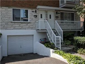 Spacious upper duplex very bright 5 12 in Montreal.