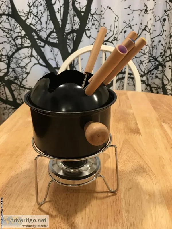 Fondue pot