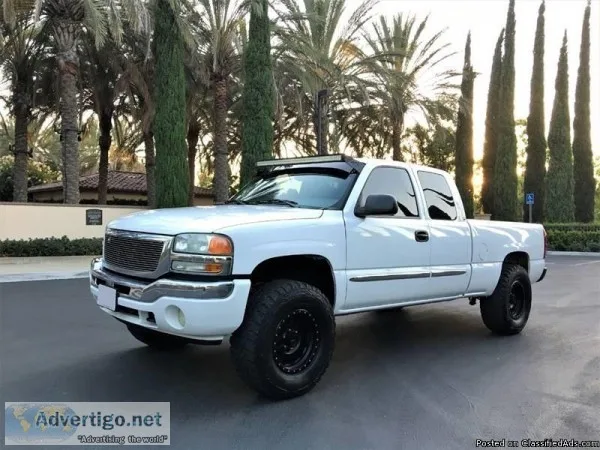 2005 GMC Sierra 1500 White Pickup