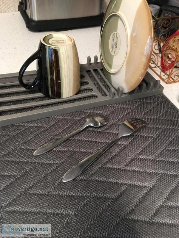 Apartment size dish drainer