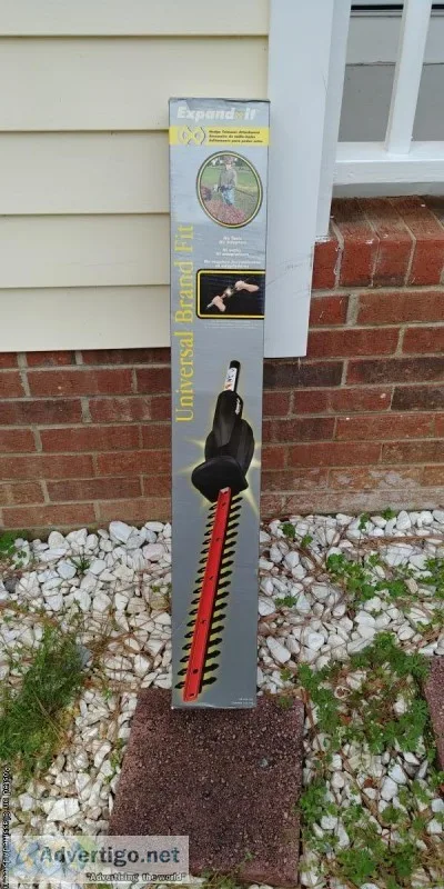 Hedge trimmer attachment