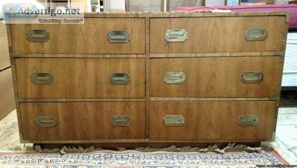 Oak chest of drawers