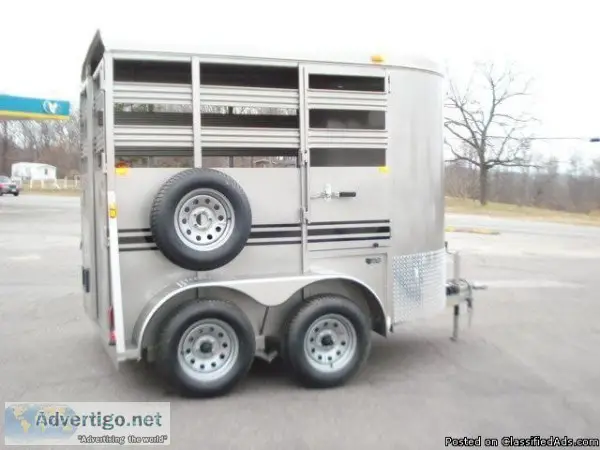2013 Bee BP 10 stock horse trailer
