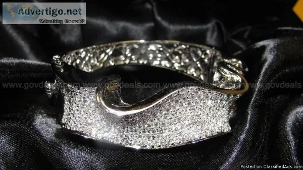 18K White Gold Diamond Bangle Bracelet