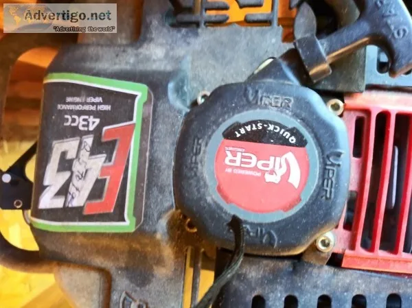 Viper post hole digger