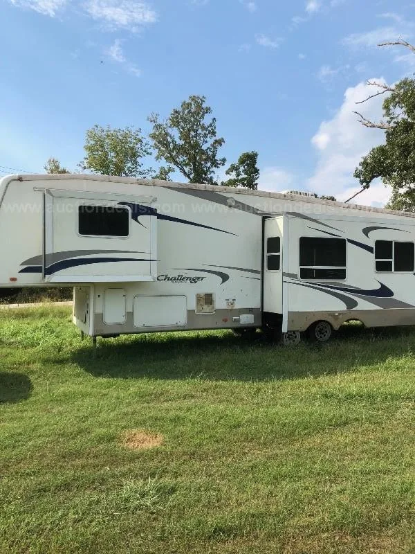 2005 Challenger 5th Wheel Camper