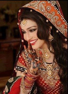 Professional makeup artist in delhi