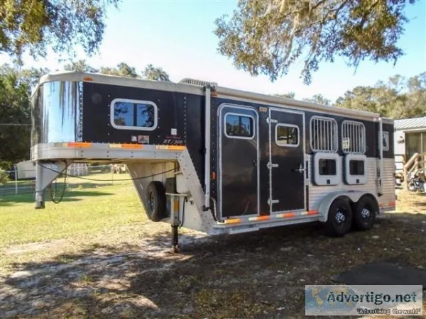 2003 Exiss 3 horse trailer. lq