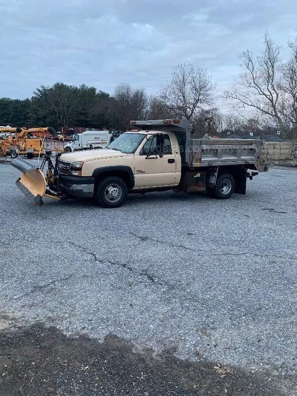 2005 Chevrolet Silverado 3500 Work Truck 4WD DRW