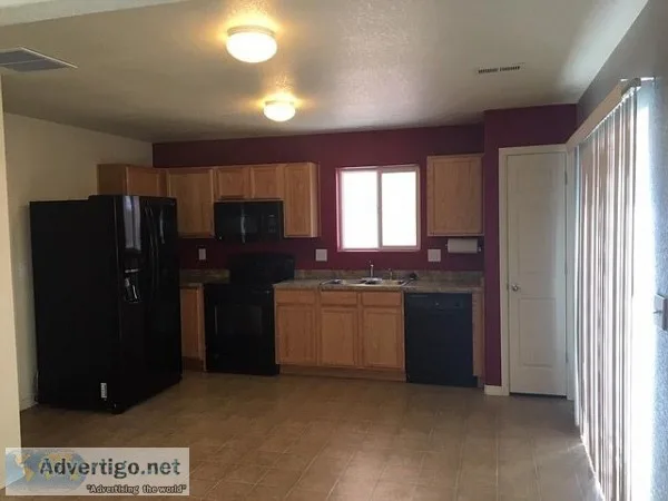 Georgeous 3BRMS  AC  WasherDryer  Garage  Storage  Available Now