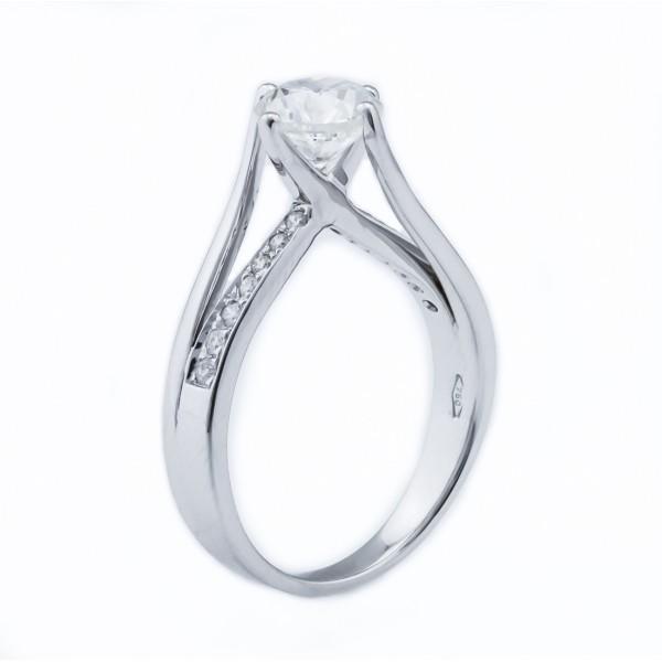 Standard and Unique Quality Engagement Ring at Mamiya Store