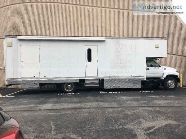 1999 GMC C7H042 Custom Mobile HEALTH UNIT