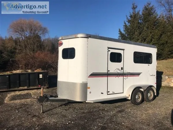 2005 Sundowner 2 horse bumper pull trailer.
