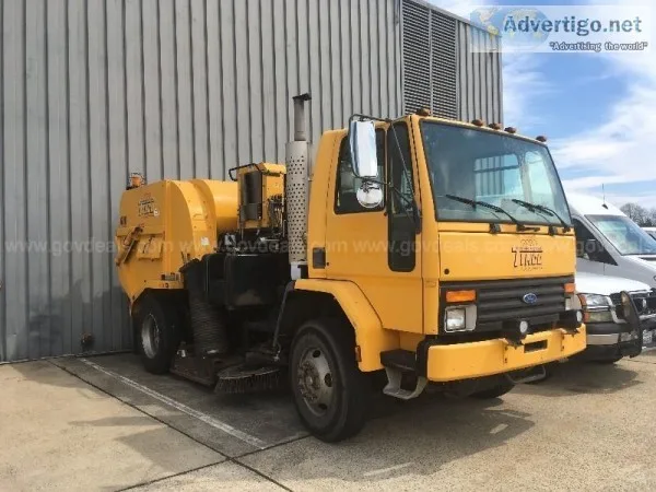 1997 Tymco 600 Sweeper Truck