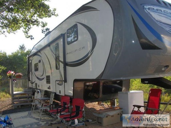 2015 Pacific Coachworks Fifth Wheel