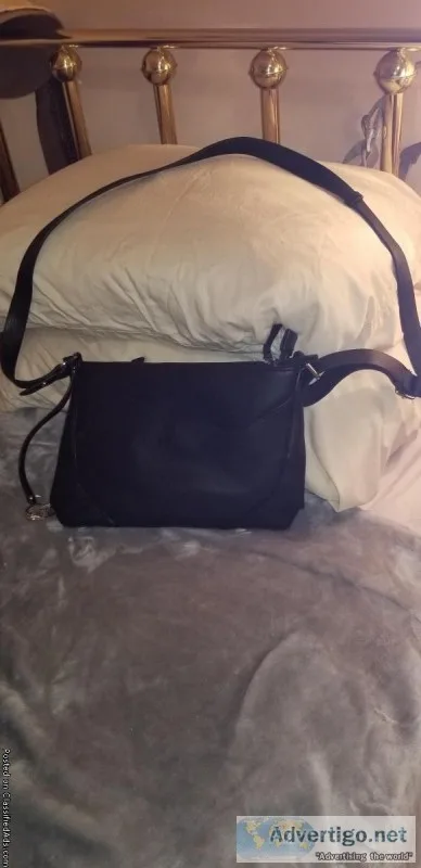 Nice medium sized black hand bag for sale