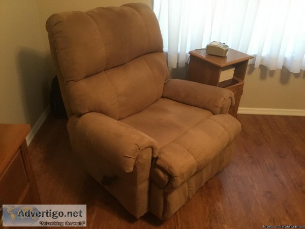 BROWN RECLINER