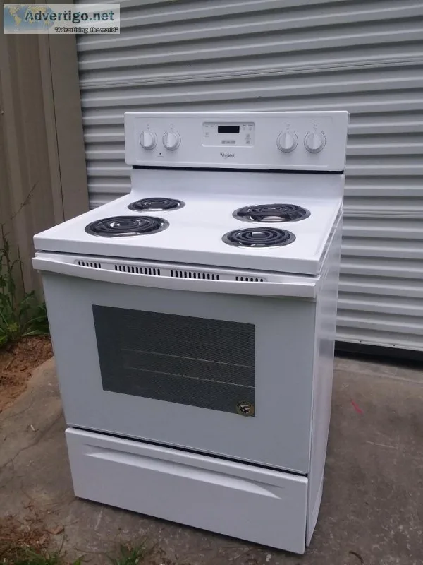 Whirlpool Stove in Like New Condition 