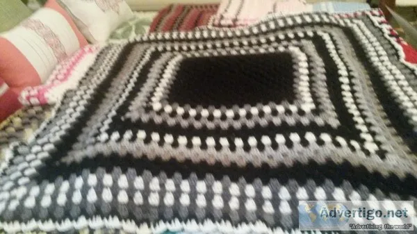15 GRANNY SQUARE THROWS