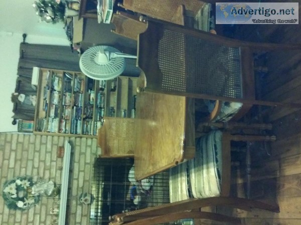 Diningroom table and chairs