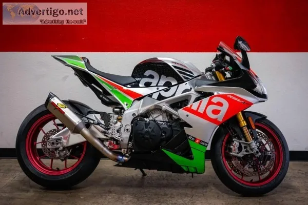2017 Aprilia RSV4-RF Sweet Bike