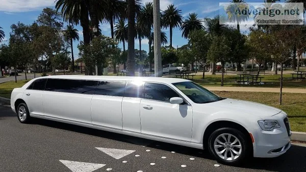 1251 White Five Door 140-inch Chrysler 300 - 2016
