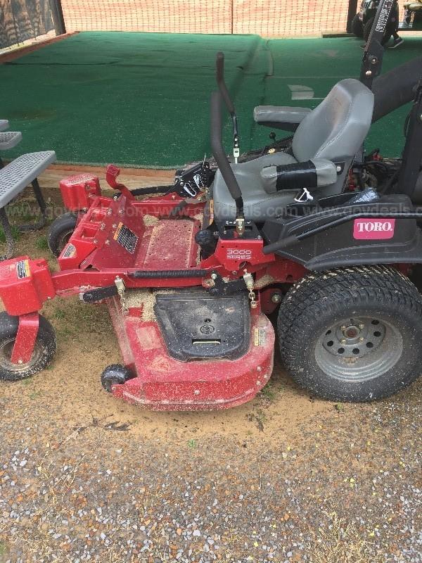 2016 Toro 3000 series 60 inch Lawnmower with E-Z Vac Bagger