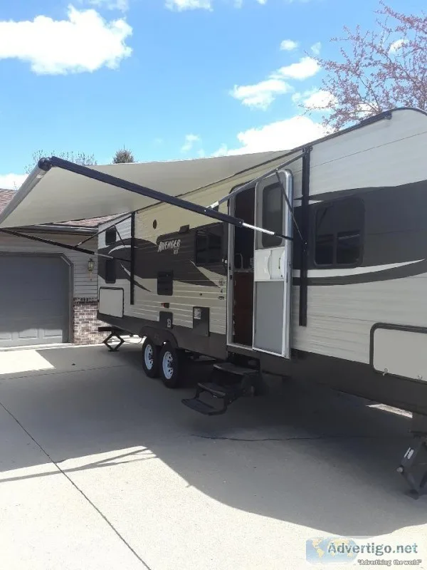 By Owner 2017 30 ft. Prime Time Avenger 27DBS wslide