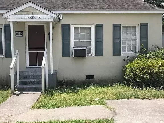 2 beds 1 bath single family home for rent in Savannah GA 31404