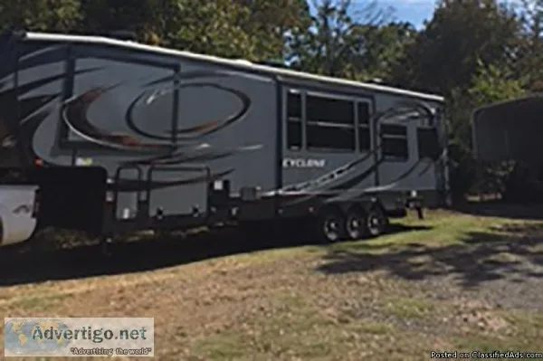 By Owner 2014 43ft. Heartland Cyclone 4100 Toy Hauler