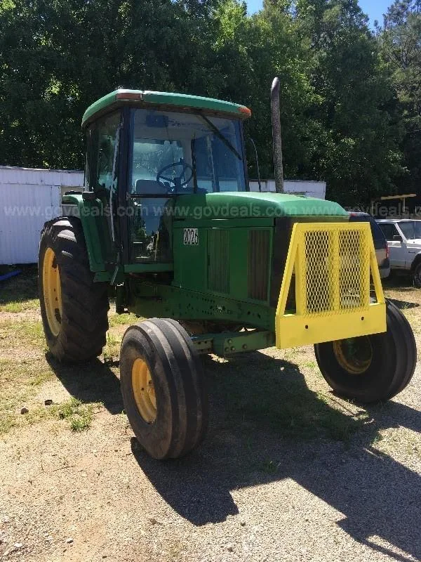 John Deere 6605
