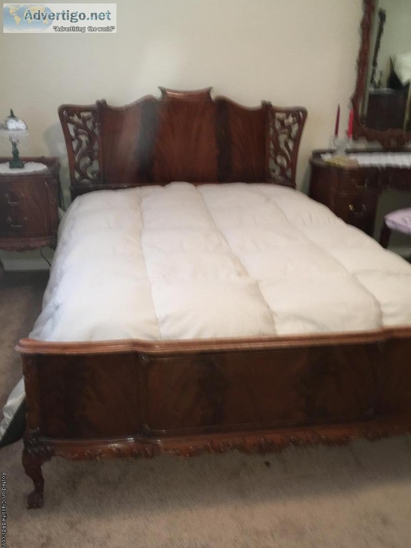 Antique Bedroom Set 9 pc.  Must Sell
