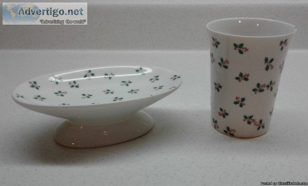 HOLIDAY CANDY CANE and HOLLY SOAP DISH AND CUP SET