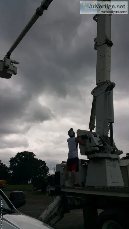 100 foot boom bucket truck